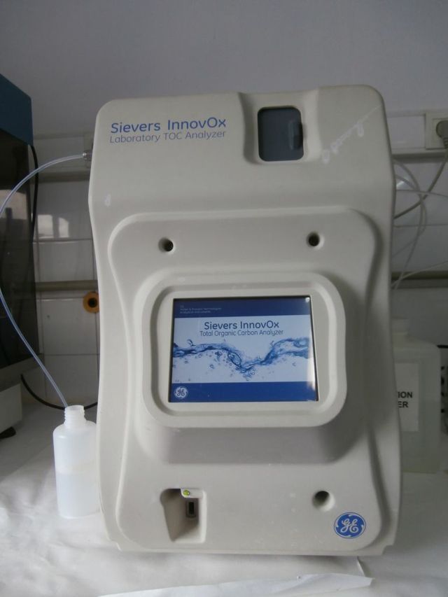 Analizador de Carbono Orgnico Total, TOC, de A Sievers Innovox Laboratory General Electric Analytical Instruments (Boulder, CO, USA)