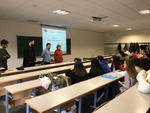 Instantánea de la Charla sobre ApS en la Facultad de Ciencias Económicas y Empresariales