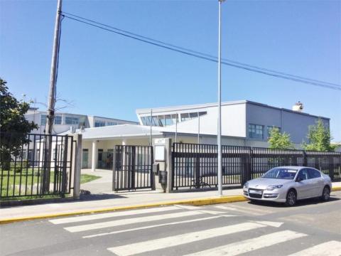 Fotografía de la entrada del Instituto de Educación Secundaria de Melide (A Coruña)